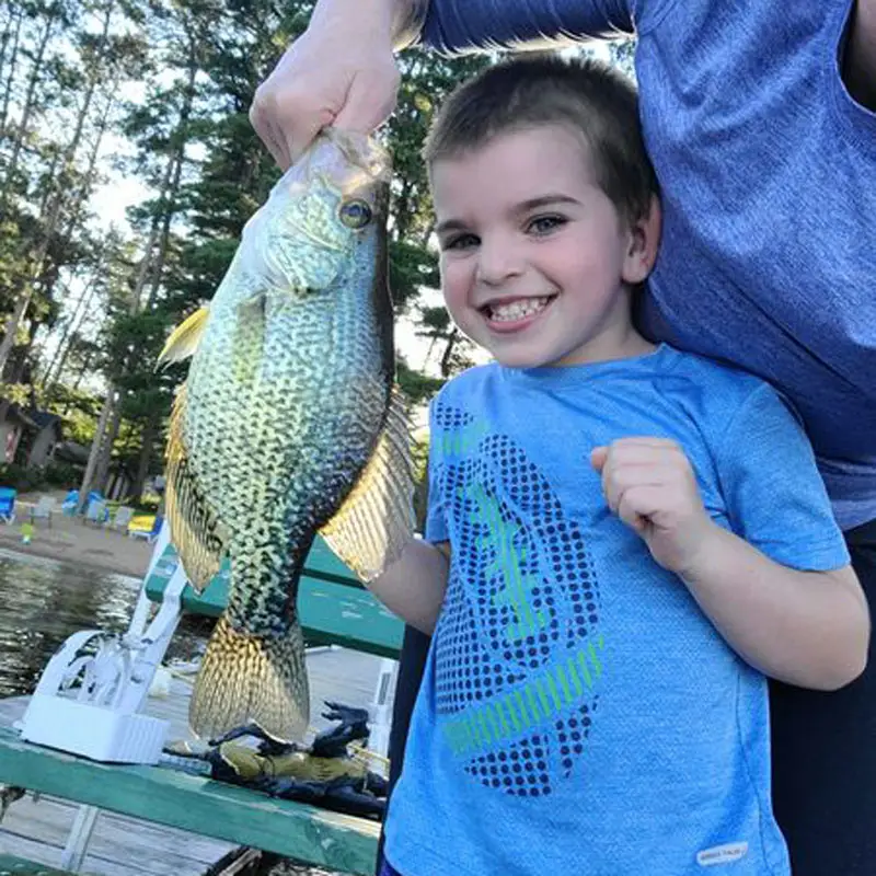boy-with-crappie-800px